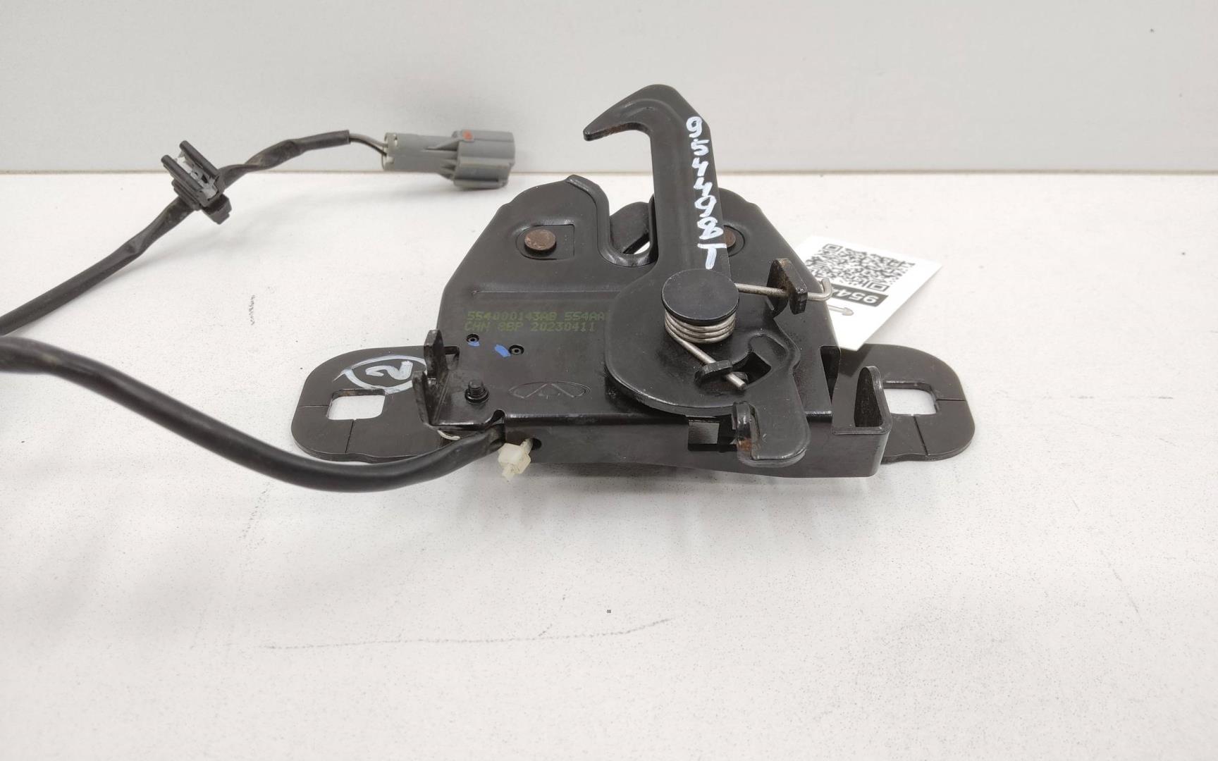 Замок капота