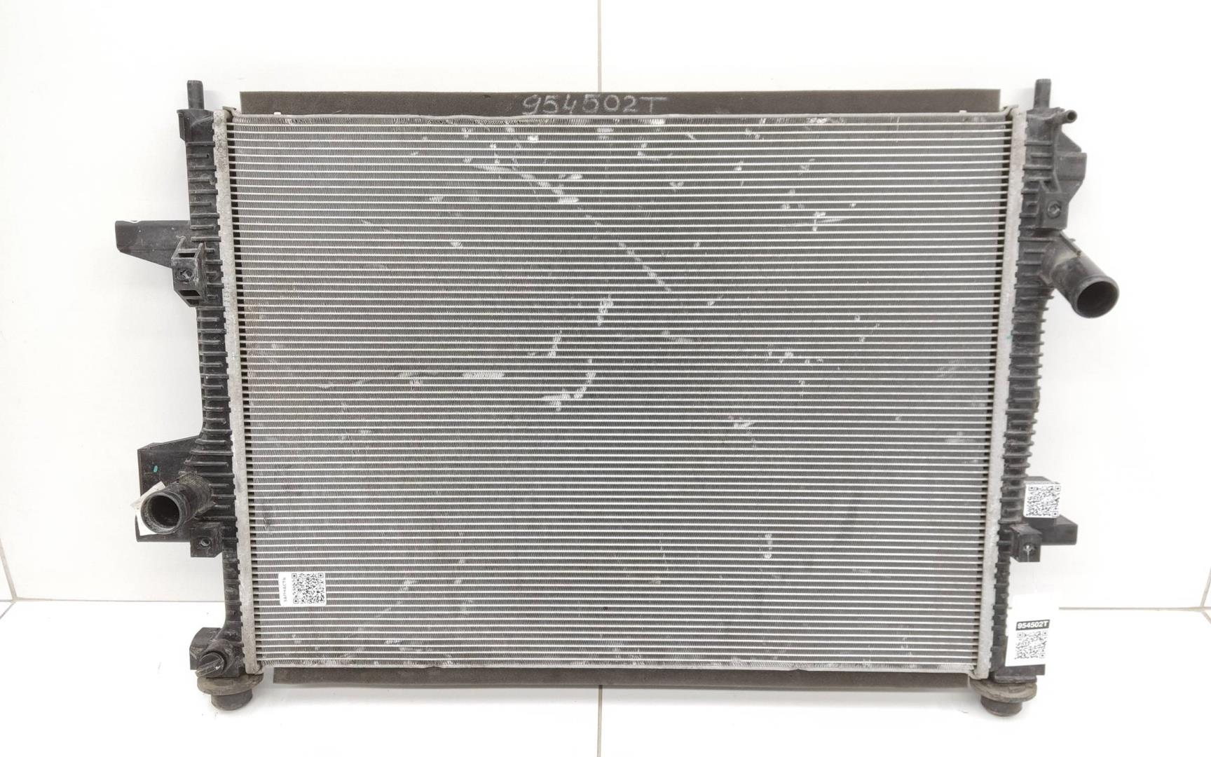 Радиатор охлаждения двигателя основной