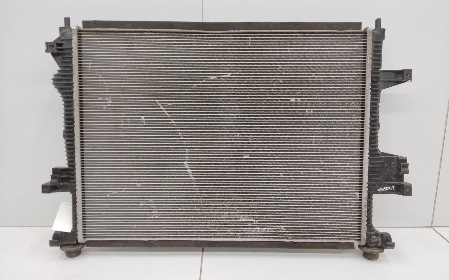 Радиатор охлаждения двигателя основной