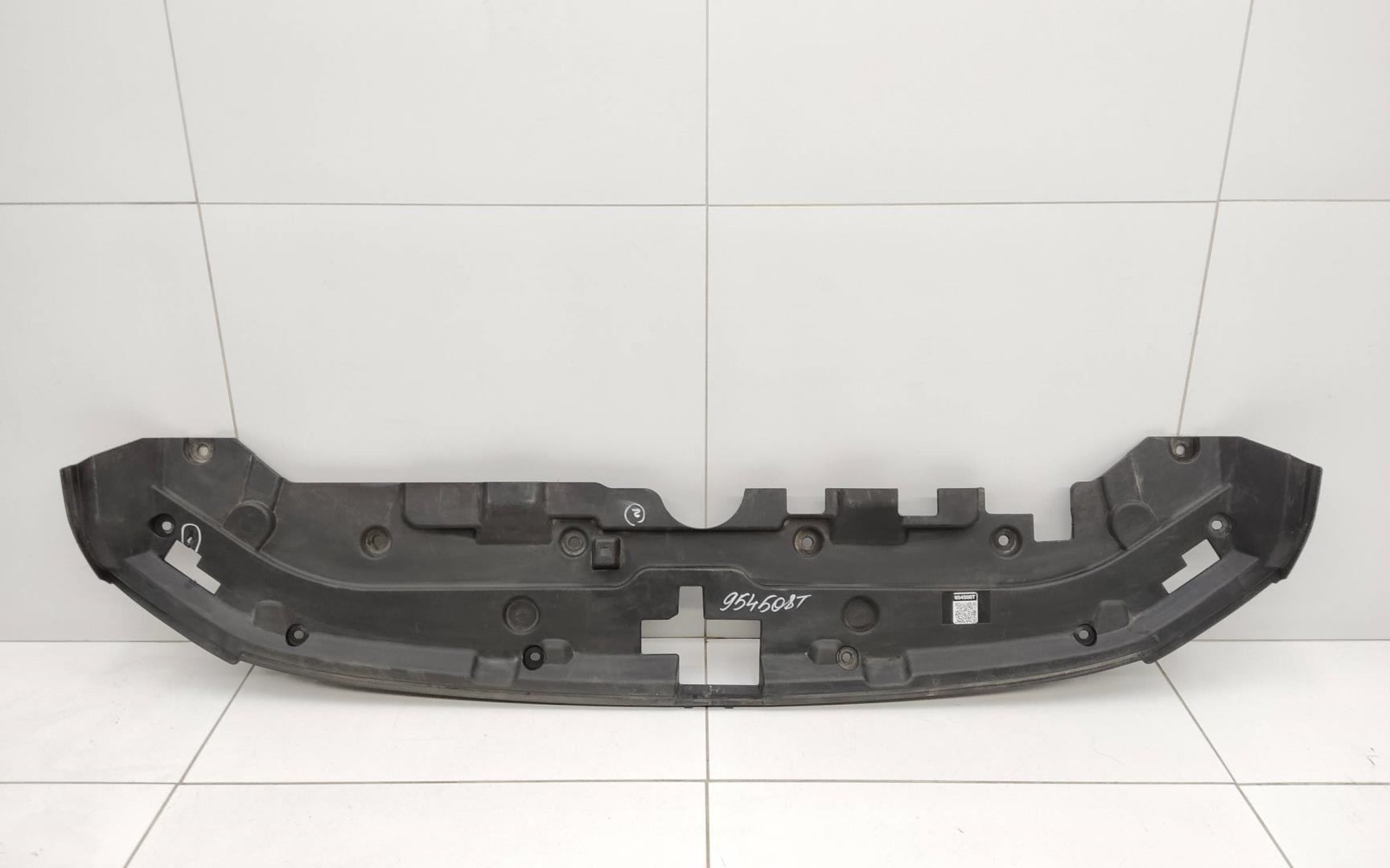 Кожух замка капота