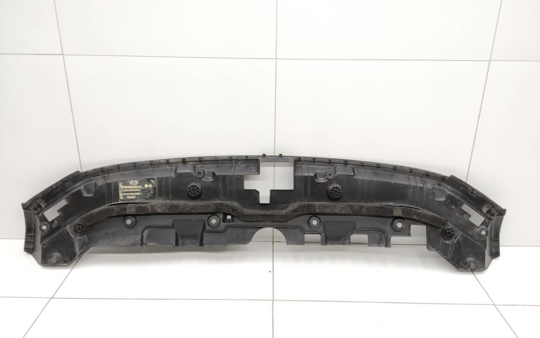 Кожух замка капота