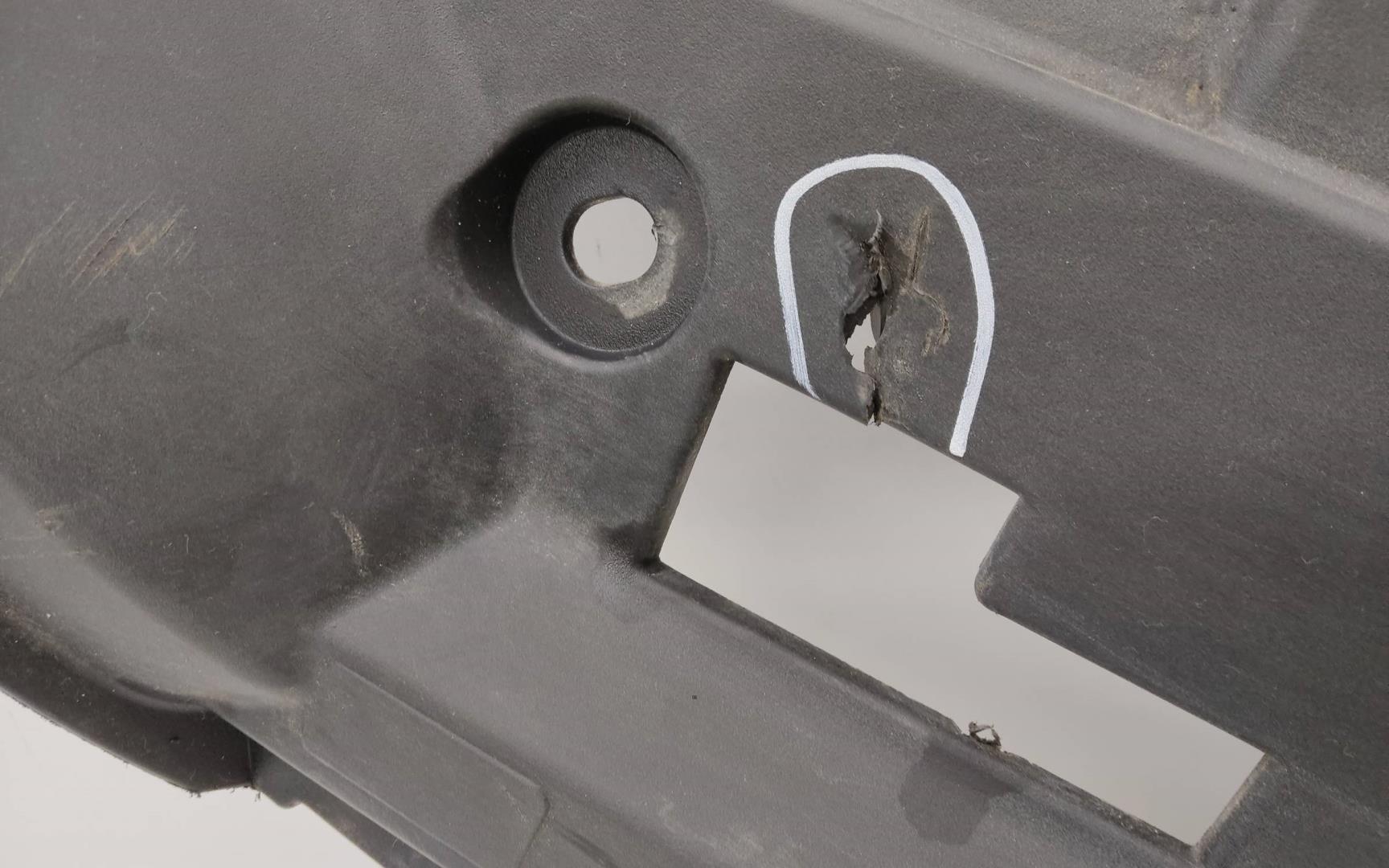 Кожух замка капота