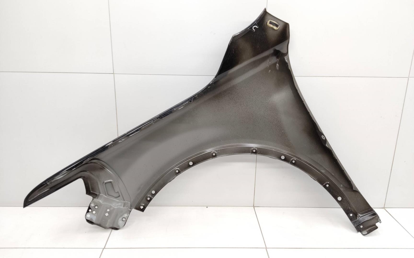 Крыло переднее правое