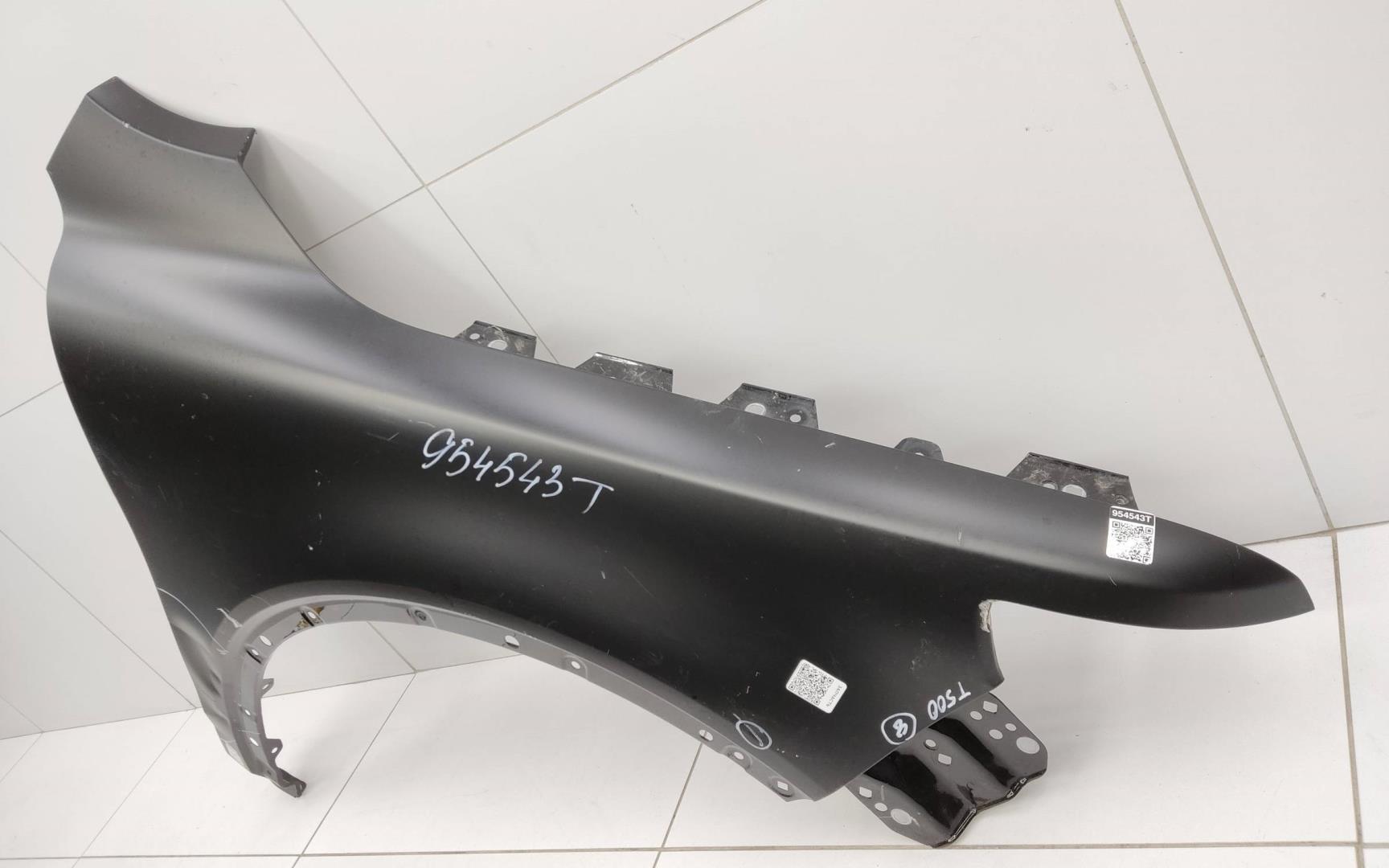 Крыло переднее правое