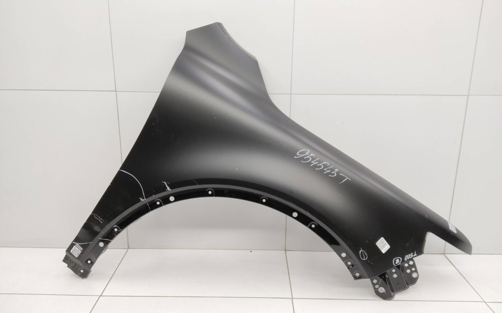 Крыло переднее правое