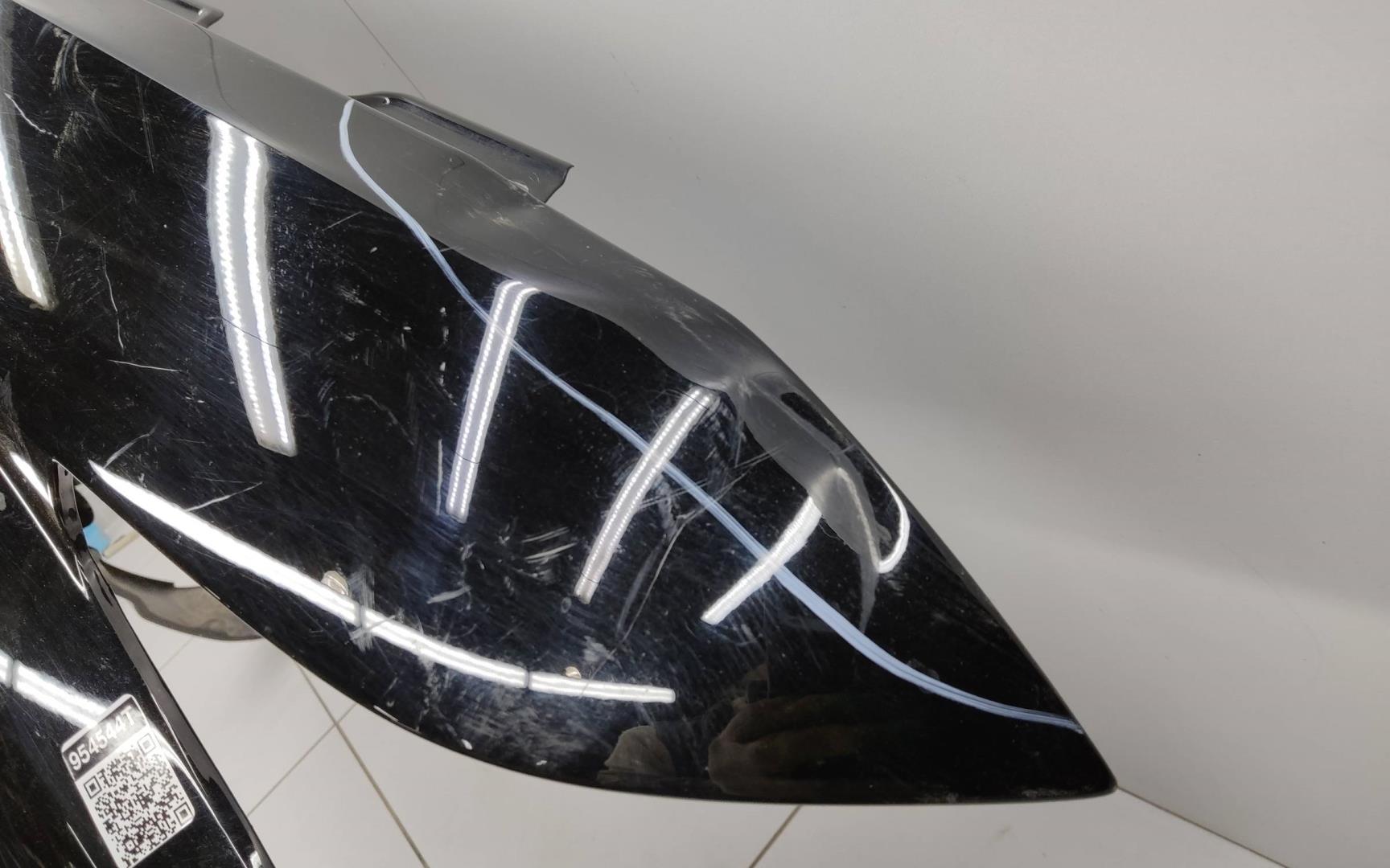 Крыло переднее правое