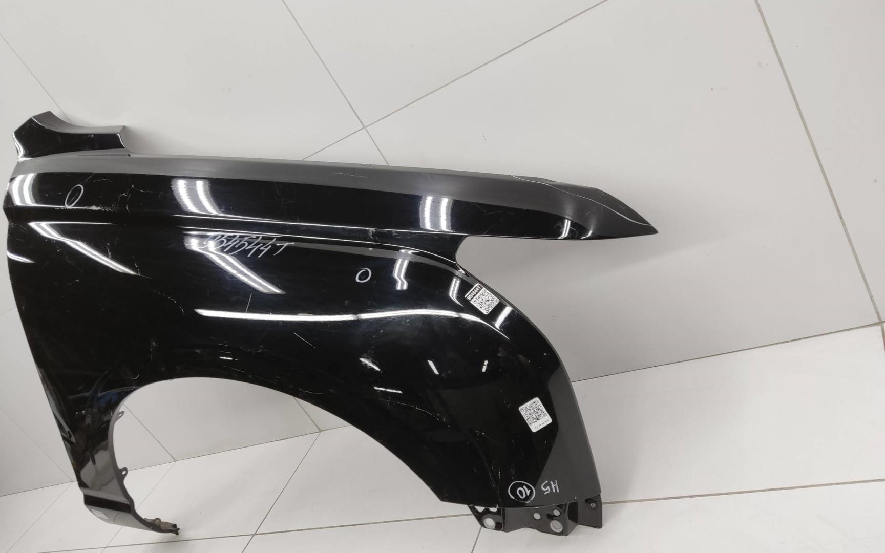 Крыло переднее правое