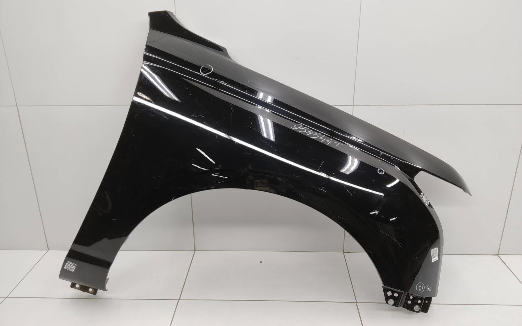 Крыло переднее правое