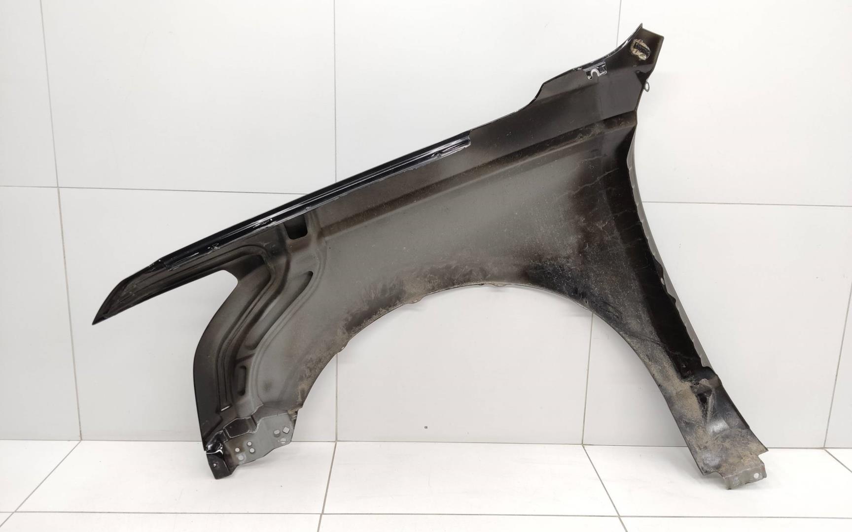 Крыло переднее правое