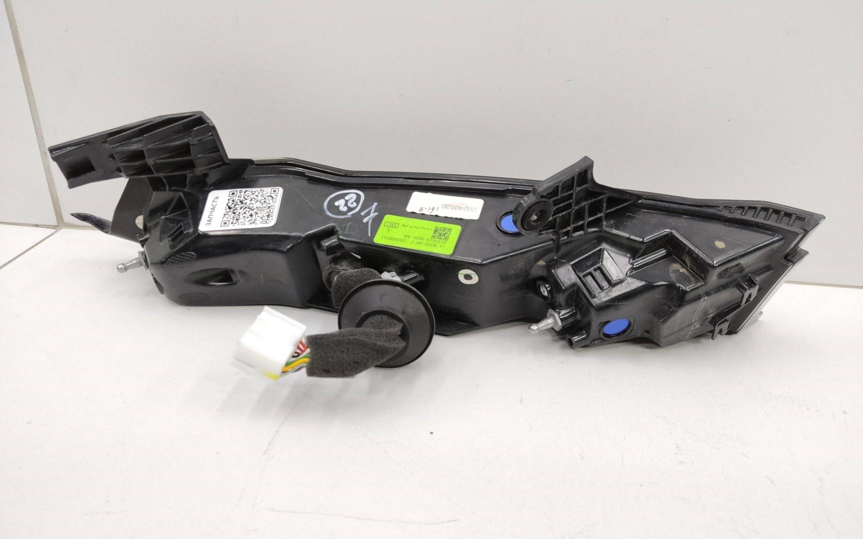 Фонарь задний наружный левый