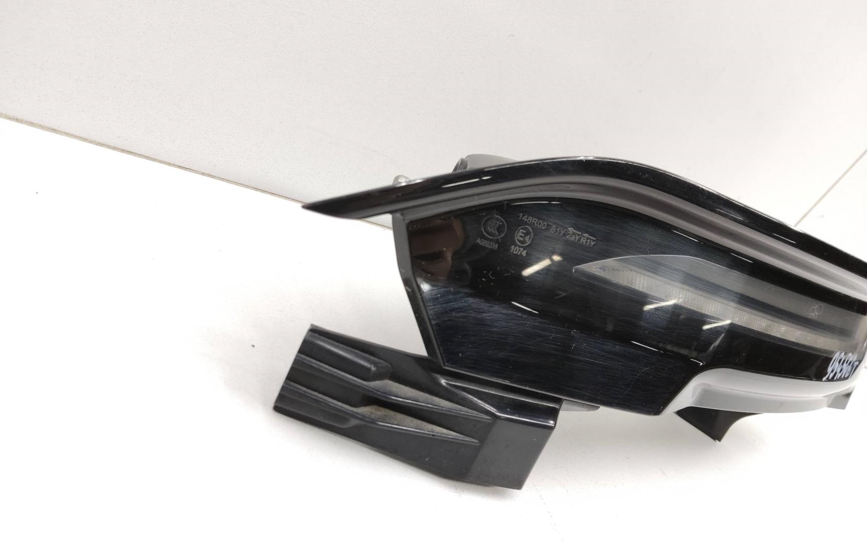 Фонарь задний наружный левый