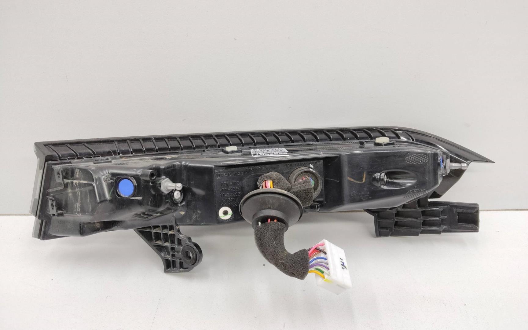 Фонарь задний наружный левый