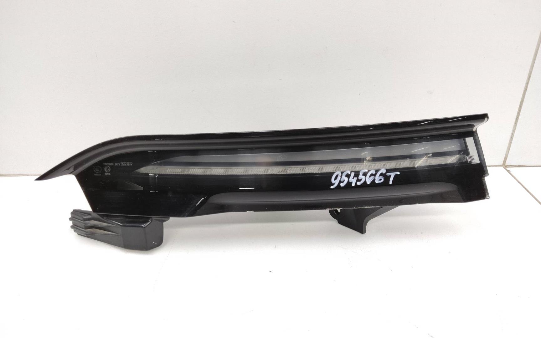 Фонарь задний наружный левый