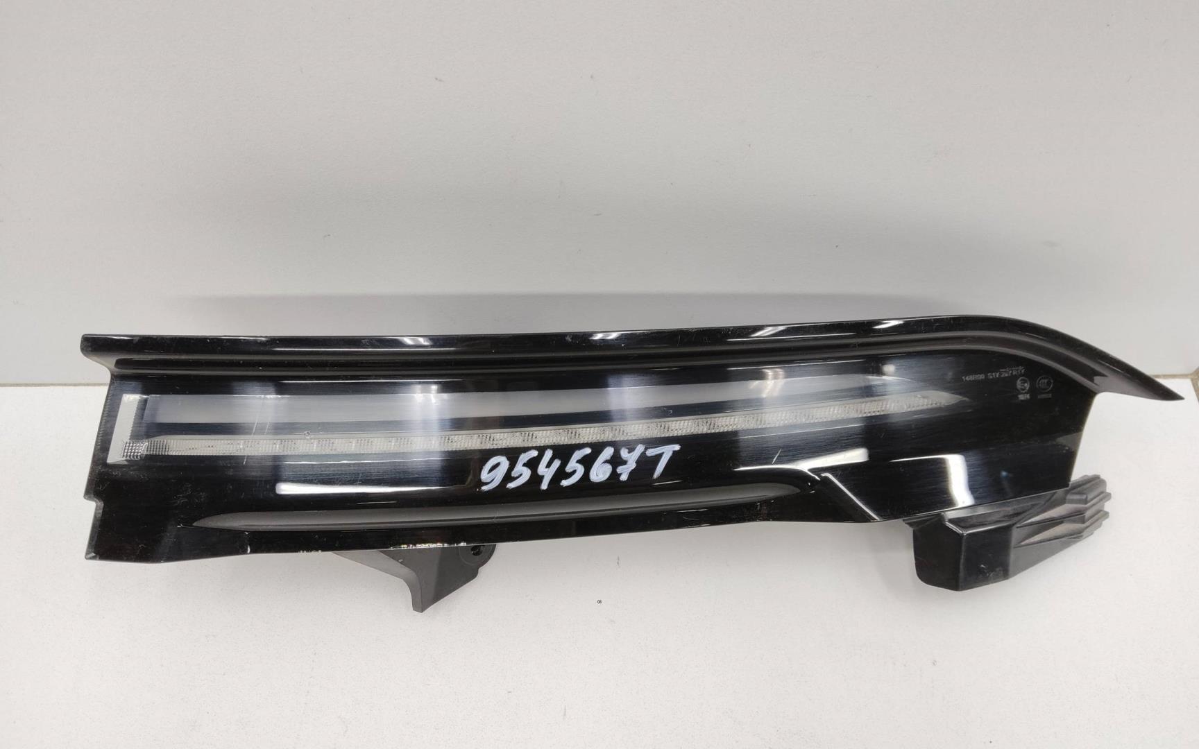 Фонарь задний наружный правый