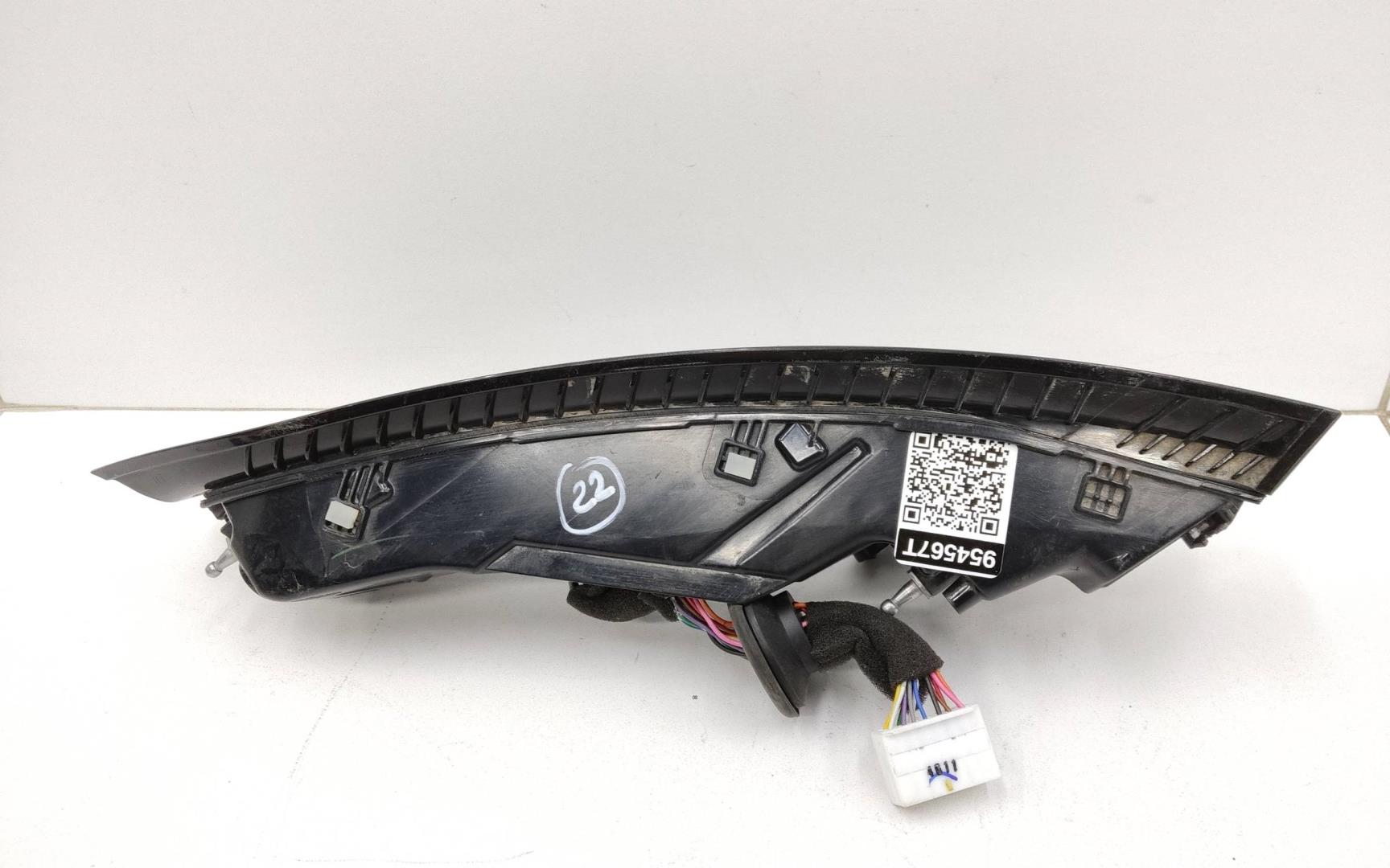 Фонарь задний наружный правый