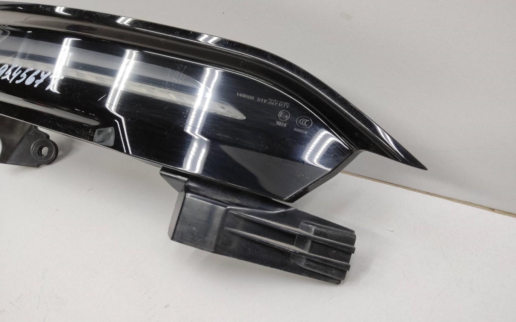 Фонарь задний наружный правый