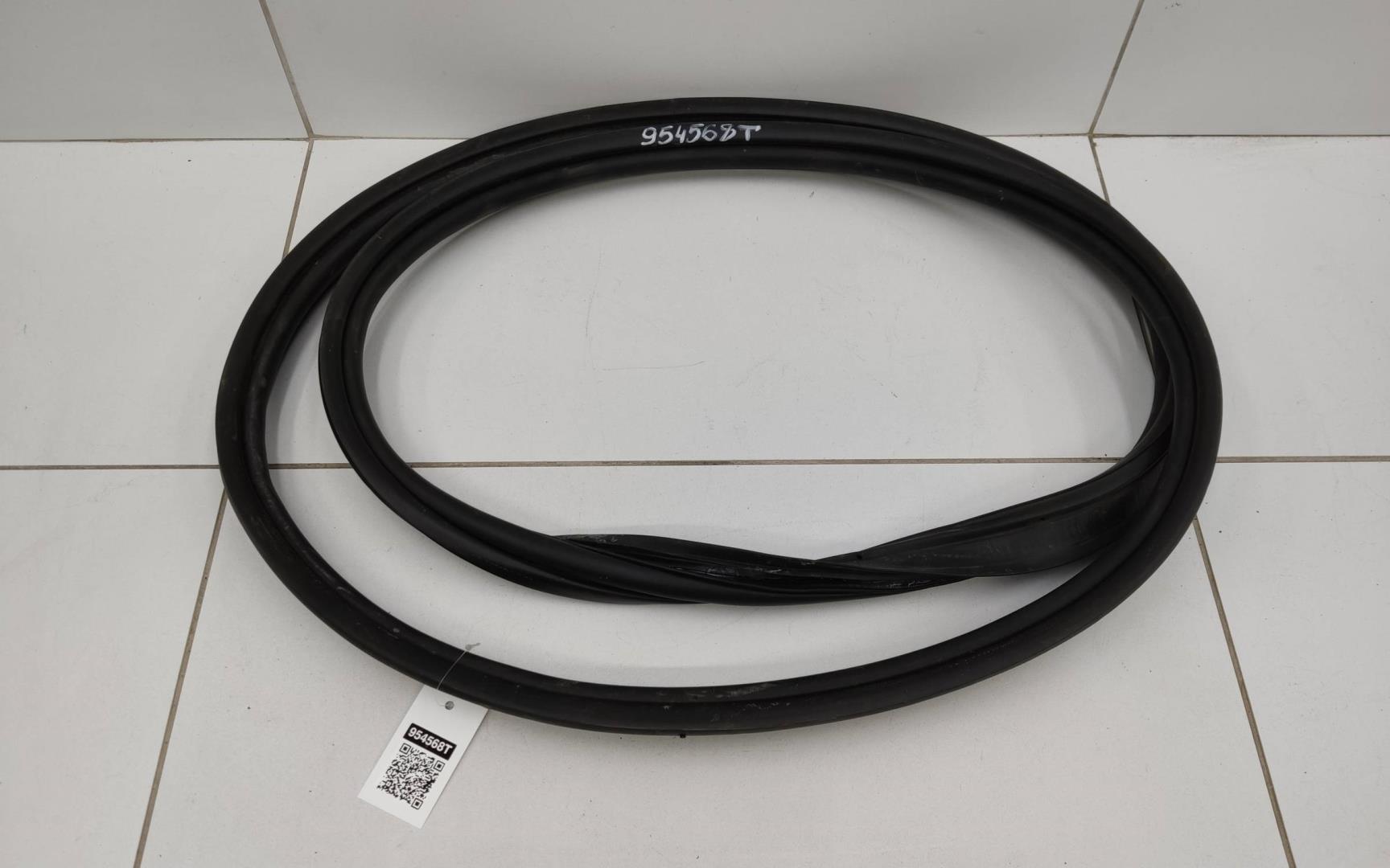 Уплотнитель багажника