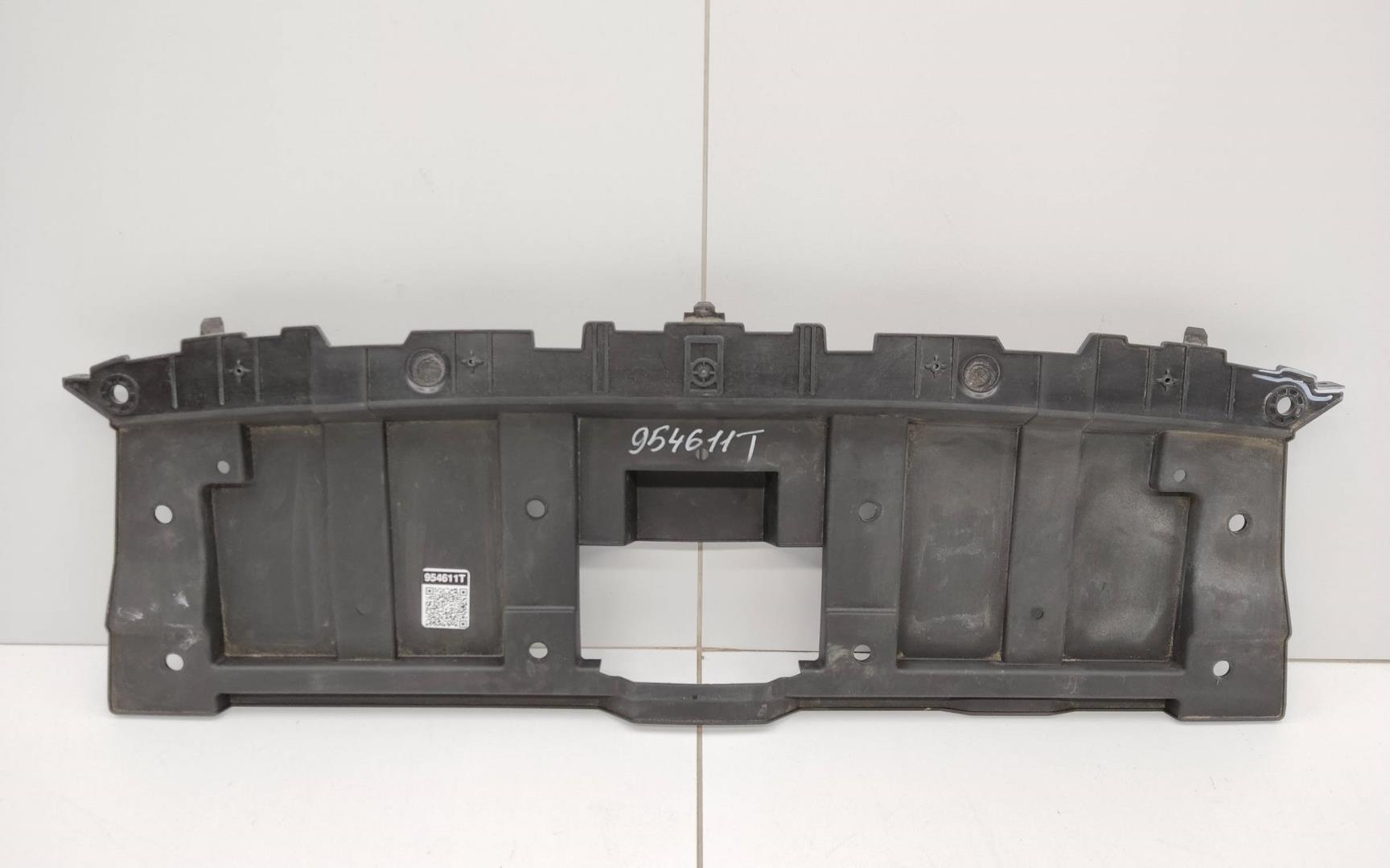 Кожух замка капота