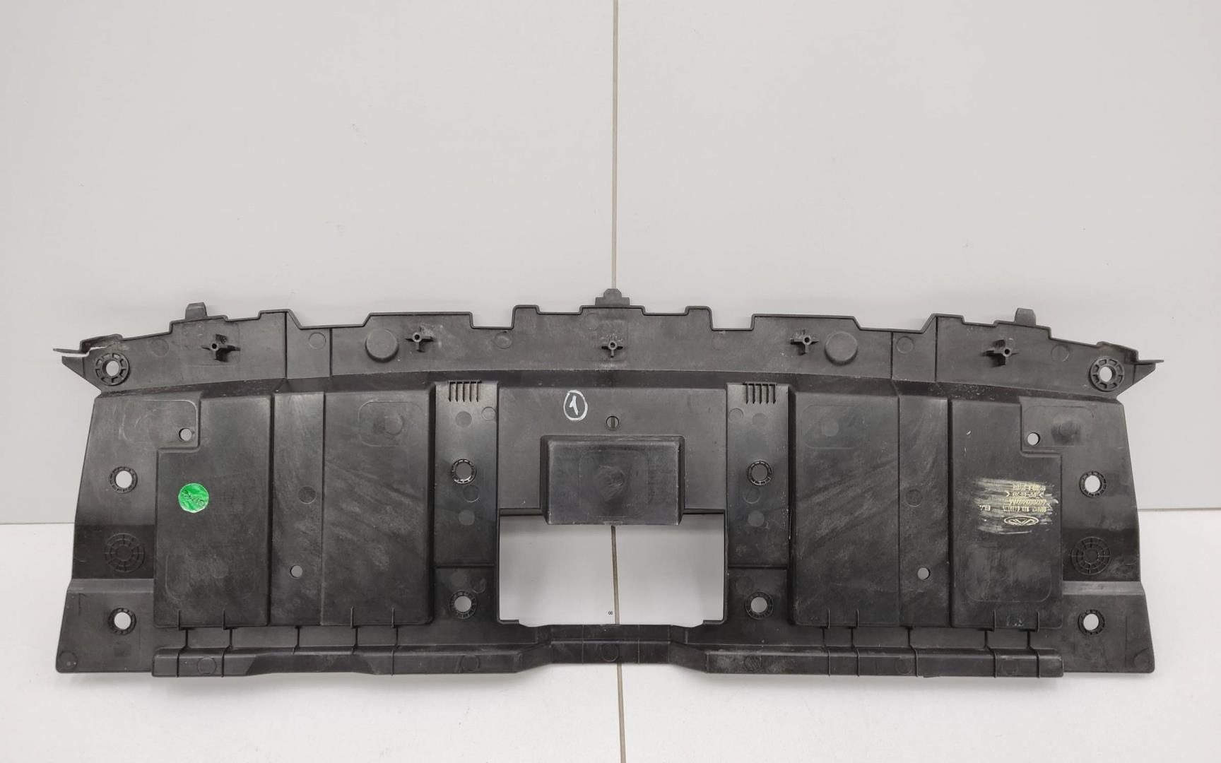 Кожух замка капота