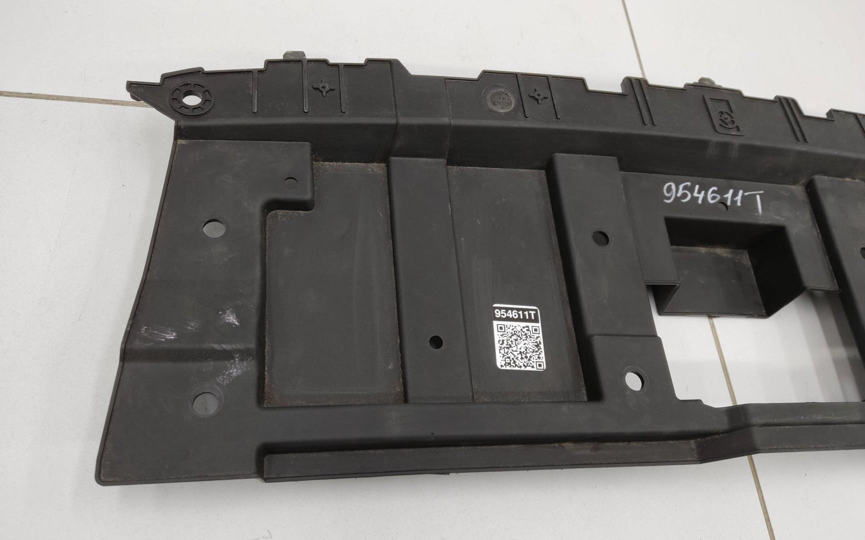 Кожух замка капота