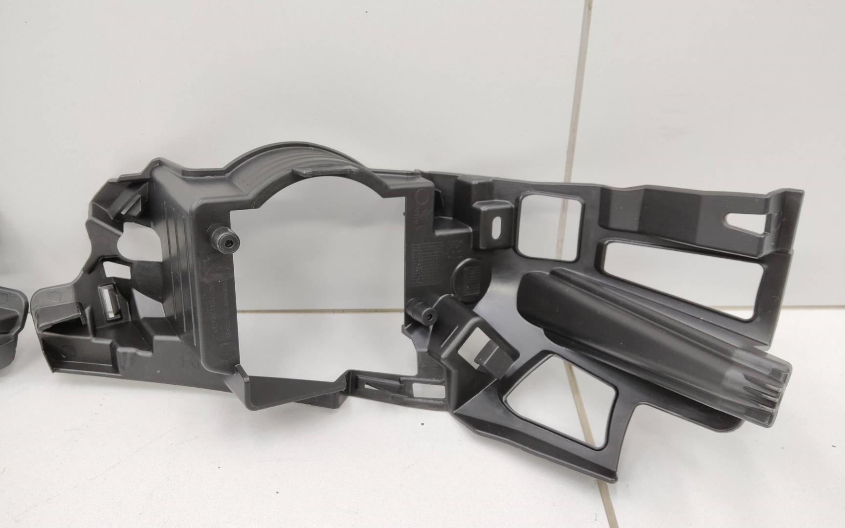 Комплект кронштейнов крепления переднего бампера