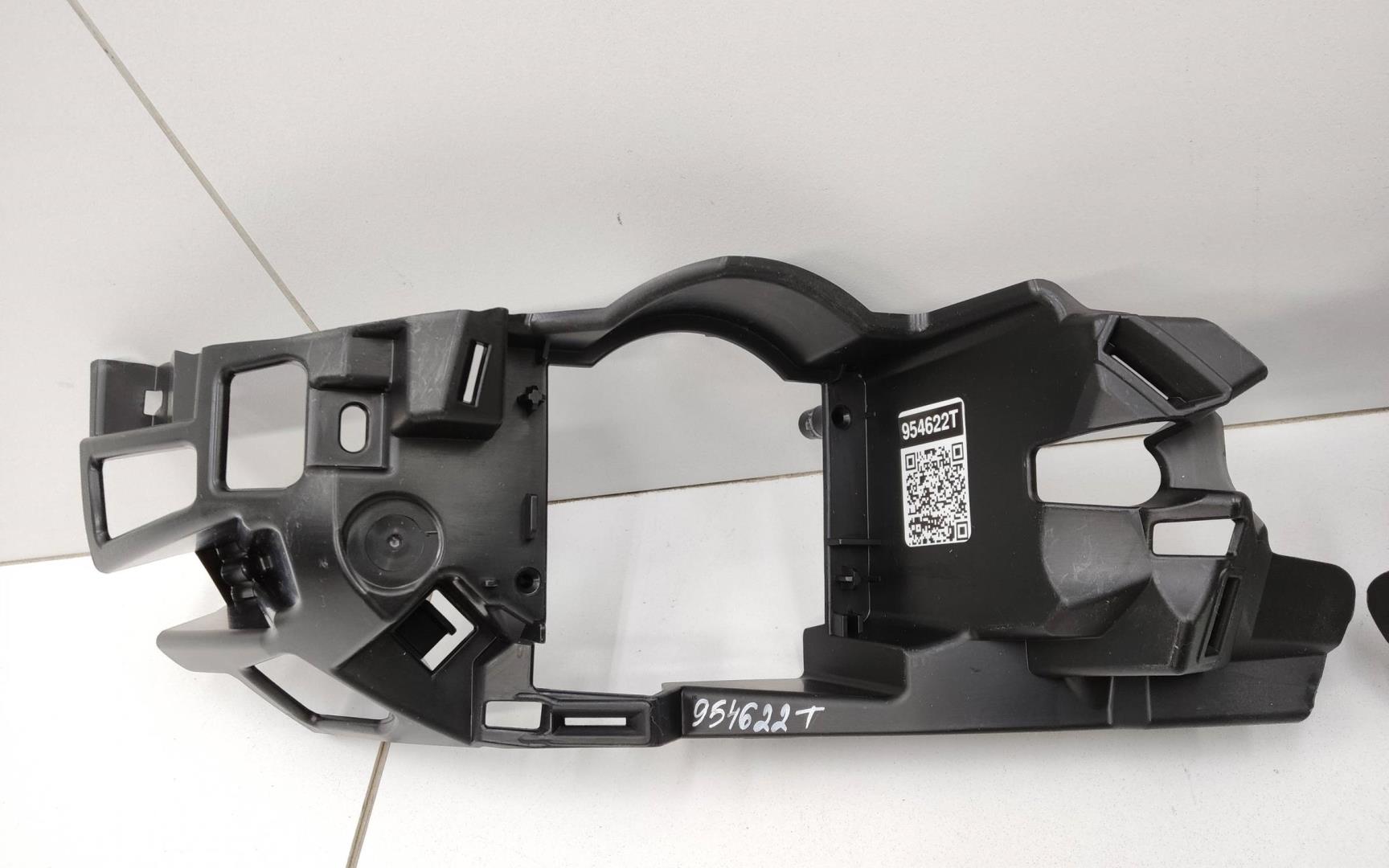 Комплект кронштейнов крепления переднего бампера