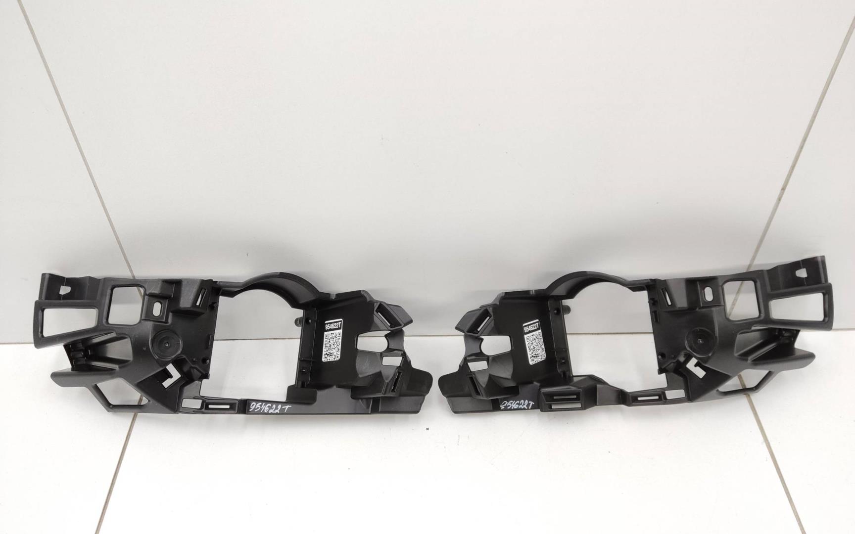 Комплект кронштейнов крепления переднего бампера