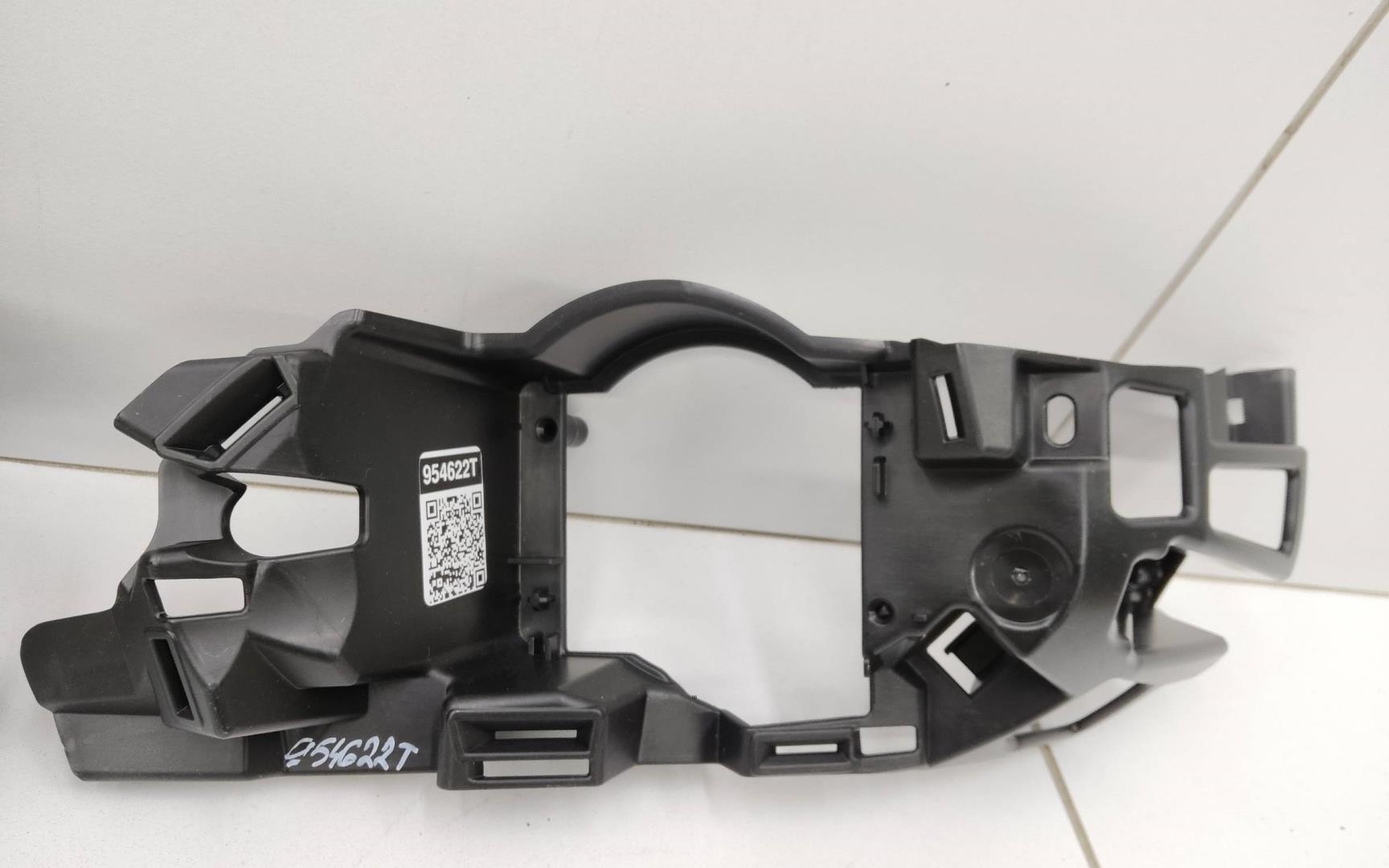 Комплект кронштейнов крепления переднего бампера