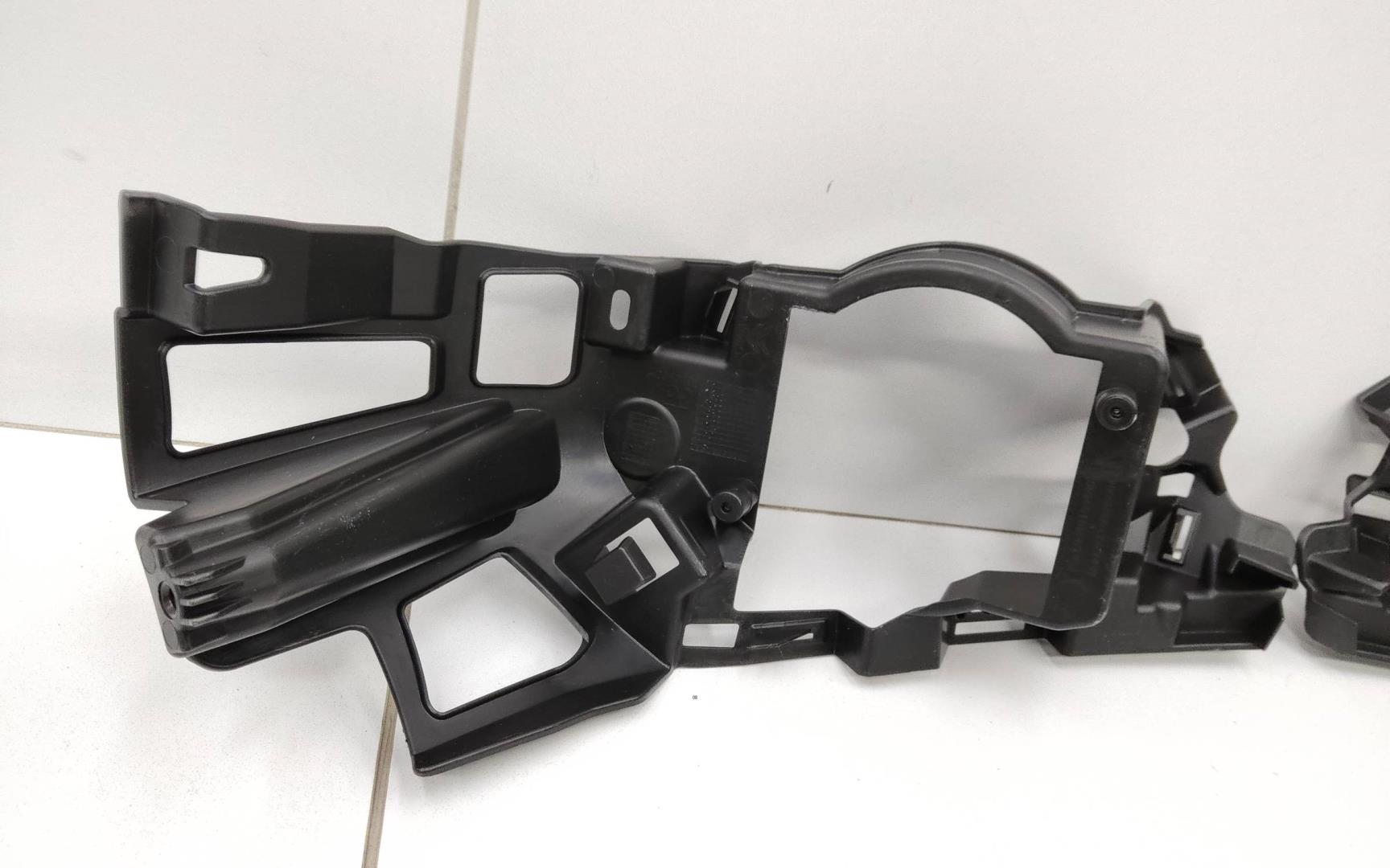 Комплект кронштейнов крепления переднего бампера