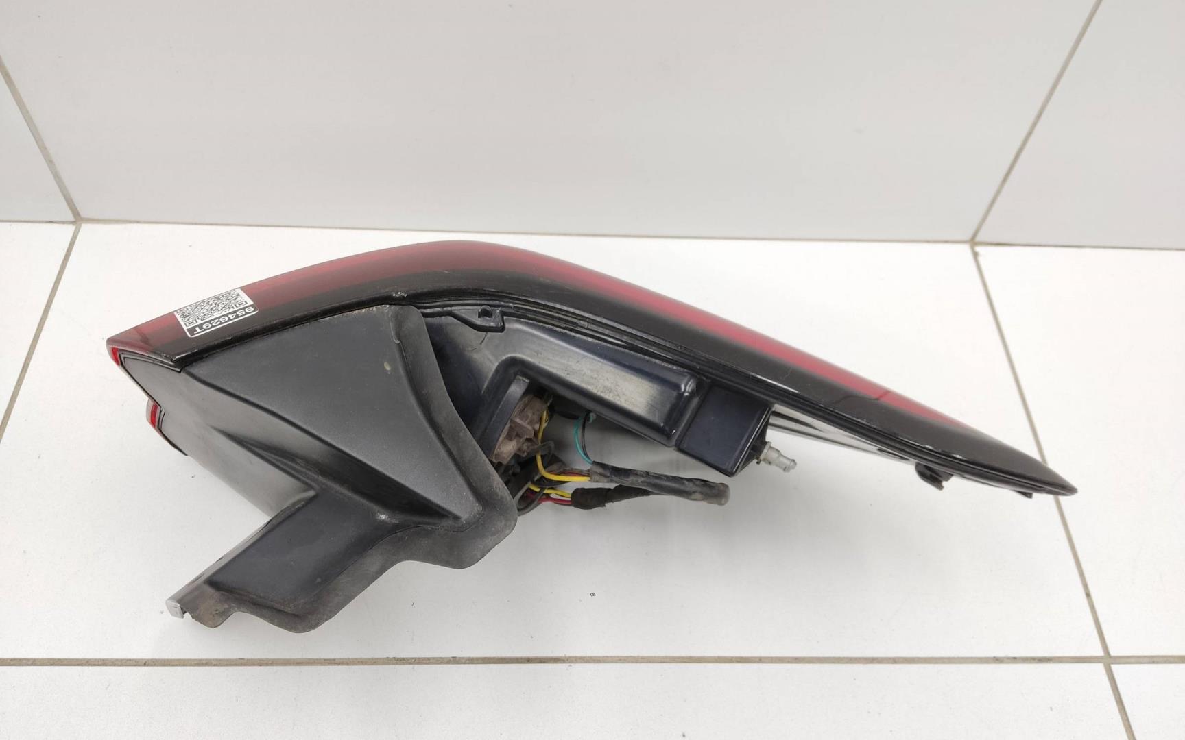 Фонарь задний наружный левый