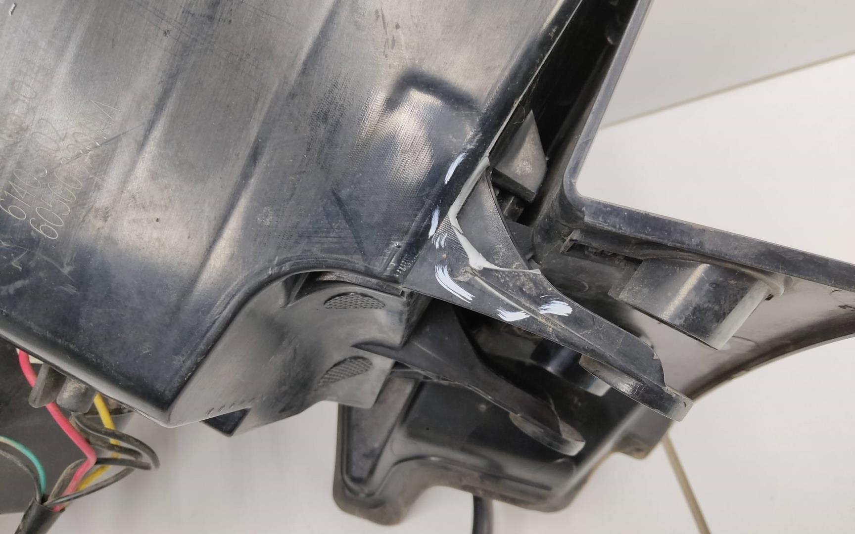 Фонарь задний наружный левый