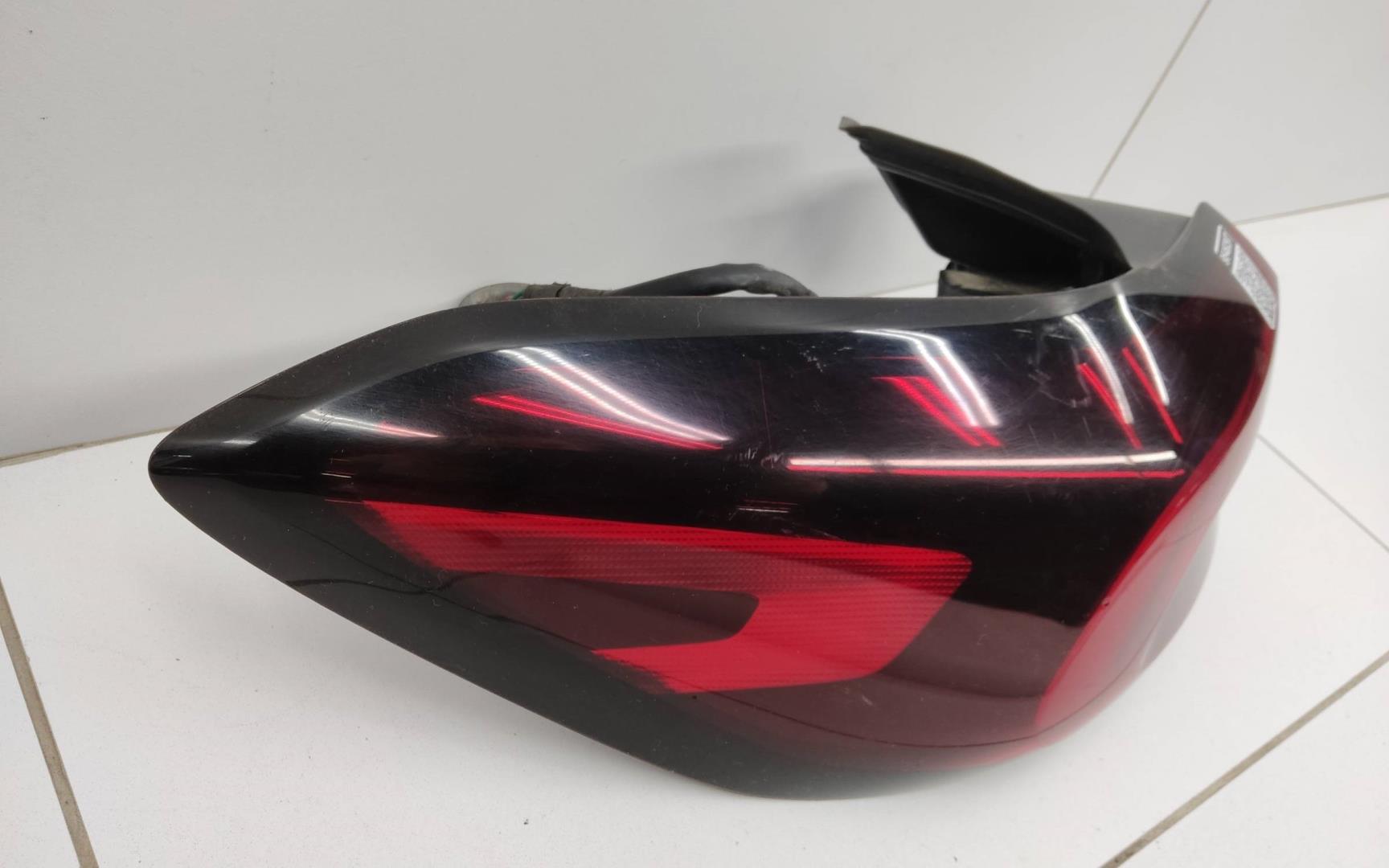 Фонарь задний наружный левый