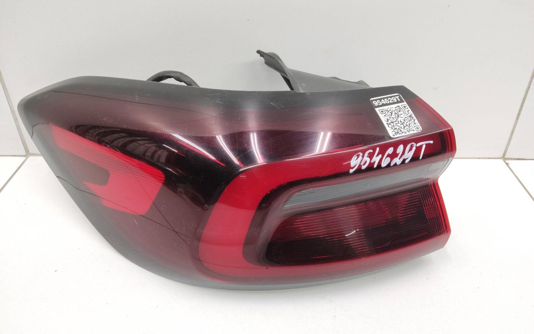 Фонарь задний наружный левый