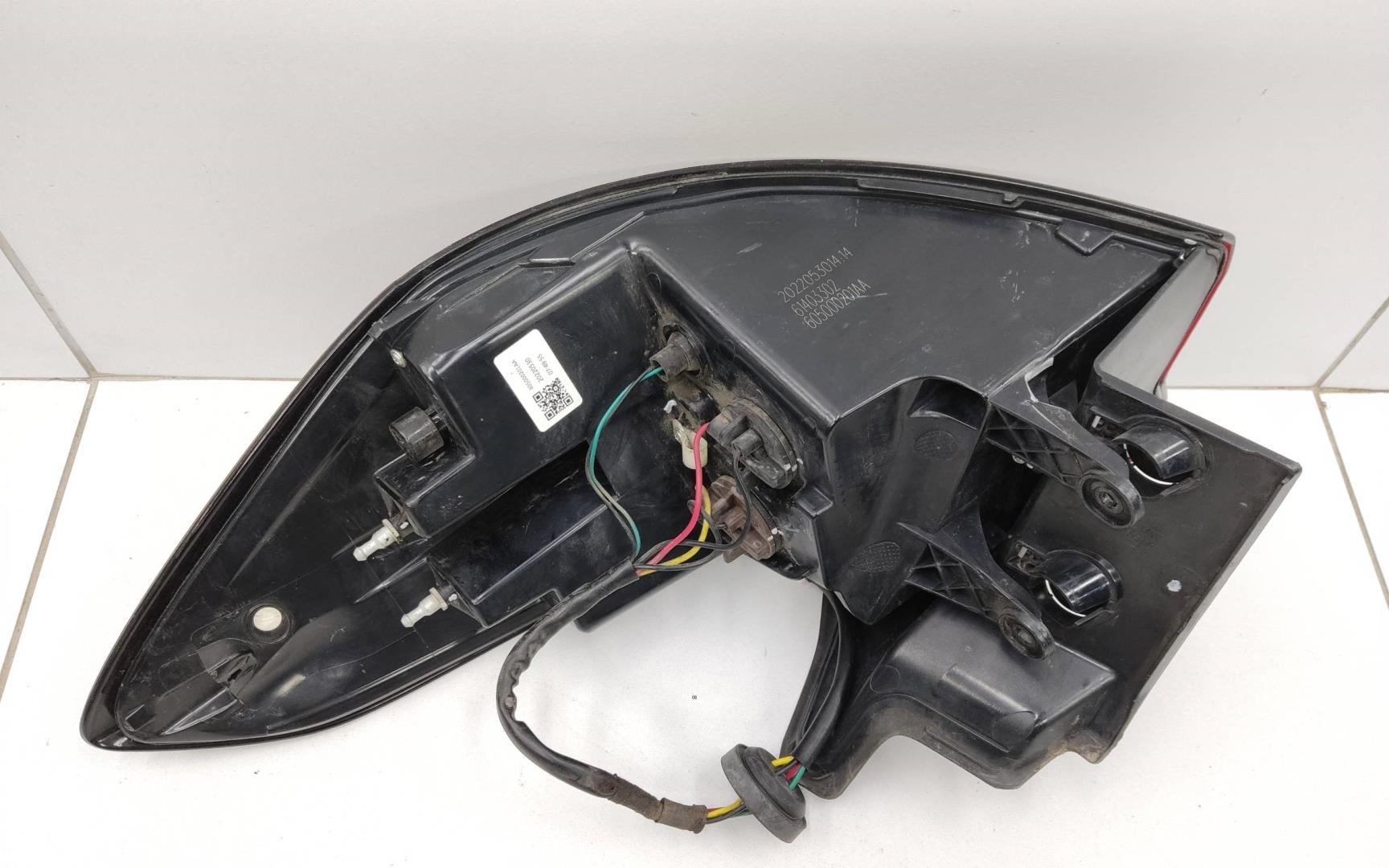 Фонарь задний наружный левый