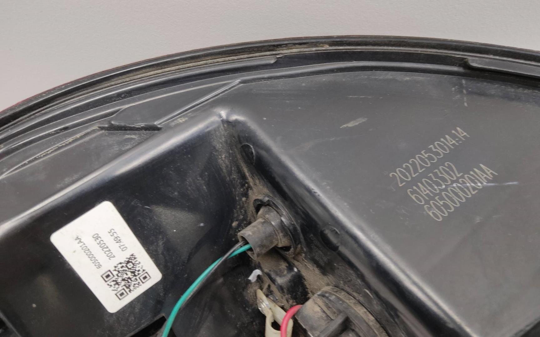 Фонарь задний наружный левый