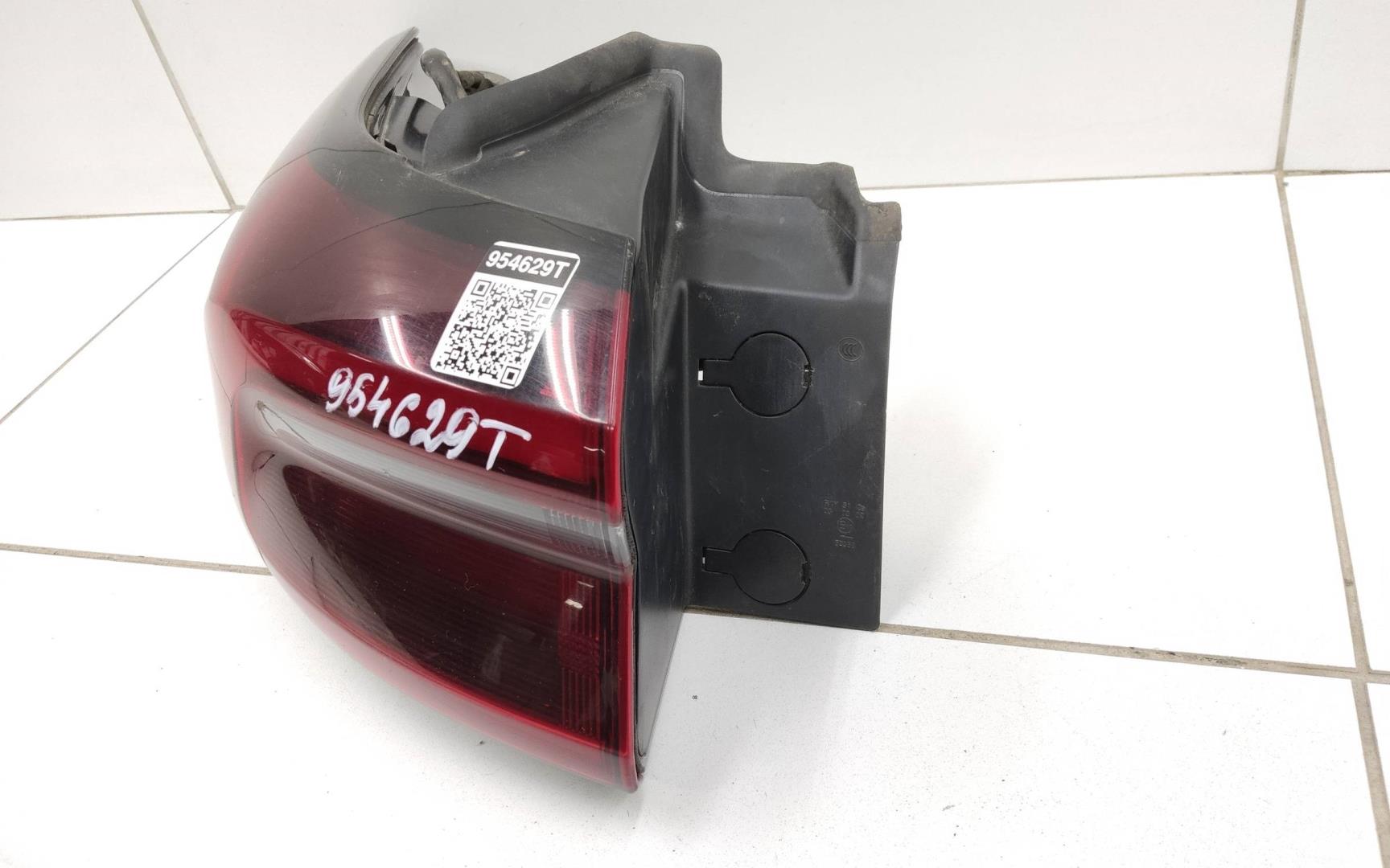 Фонарь задний наружный левый