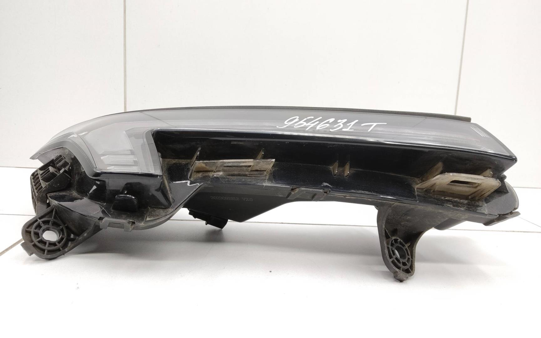 Фара дневного света правая (ходовые огни)