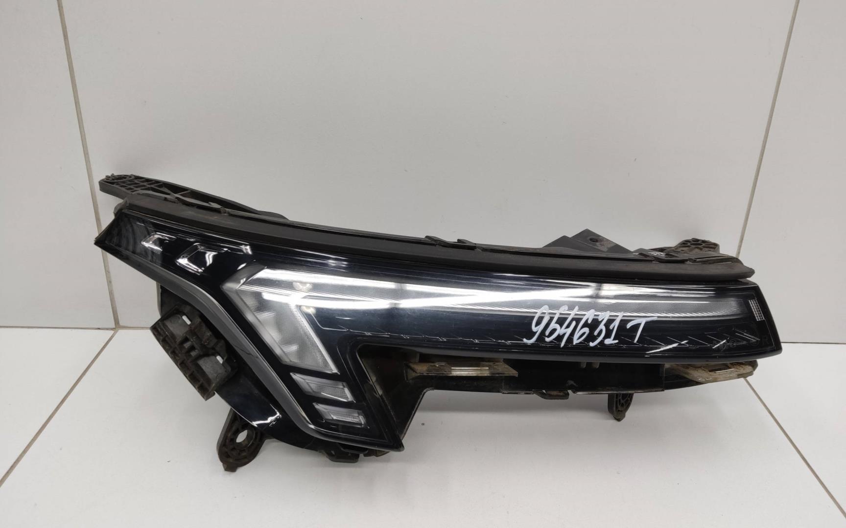 Фара дневного света правая (ходовые огни)