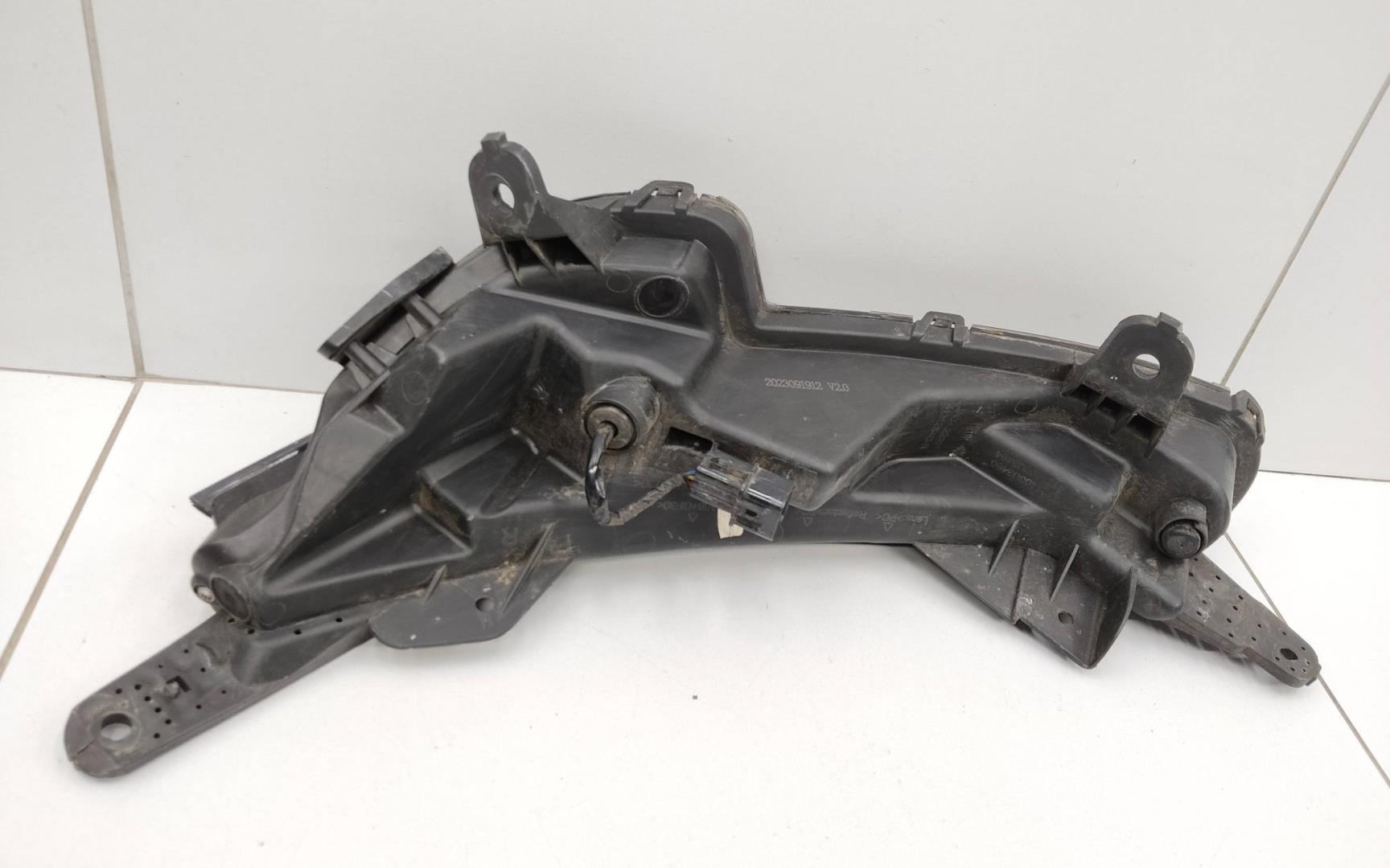 Фара дневного света правая (ходовые огни)