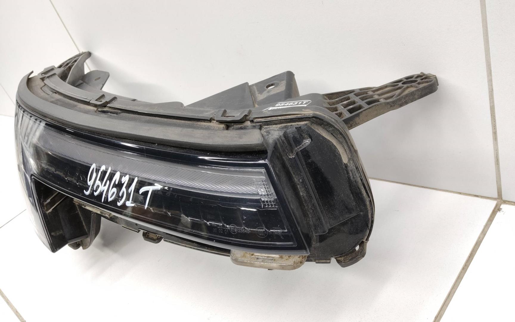 Фара дневного света правая (ходовые огни)