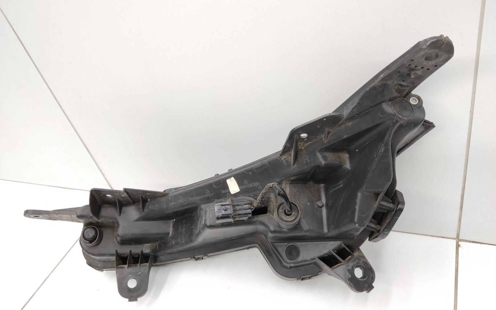 Фара дневного света правая (ходовые огни)