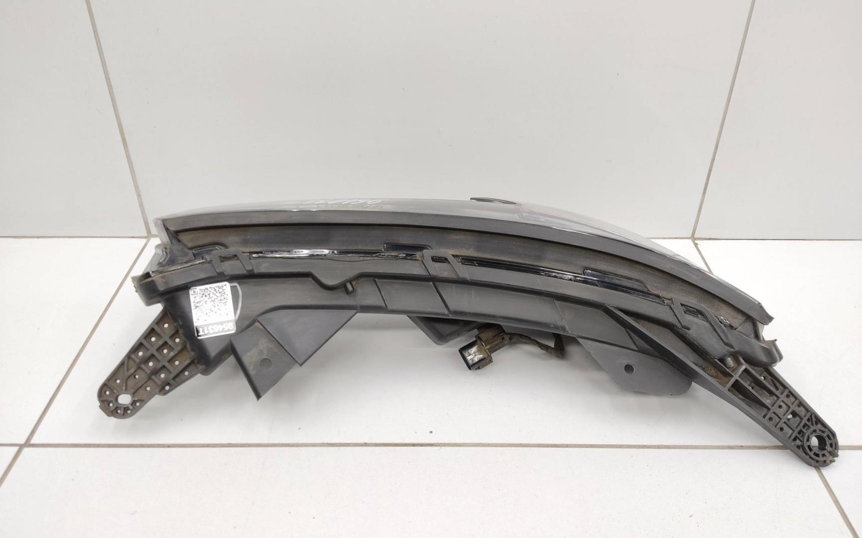 Фара дневного света правая (ходовые огни)