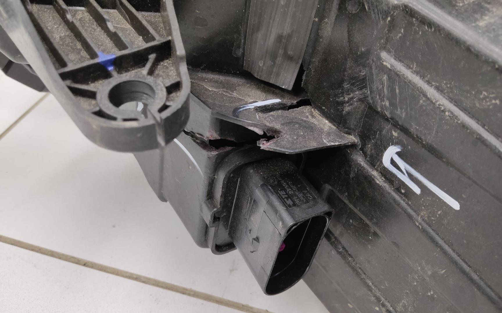 Фара правая