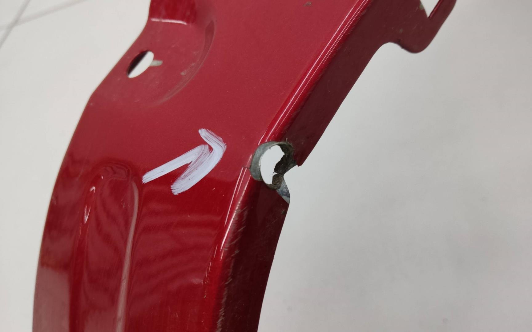 Крыло переднее правое