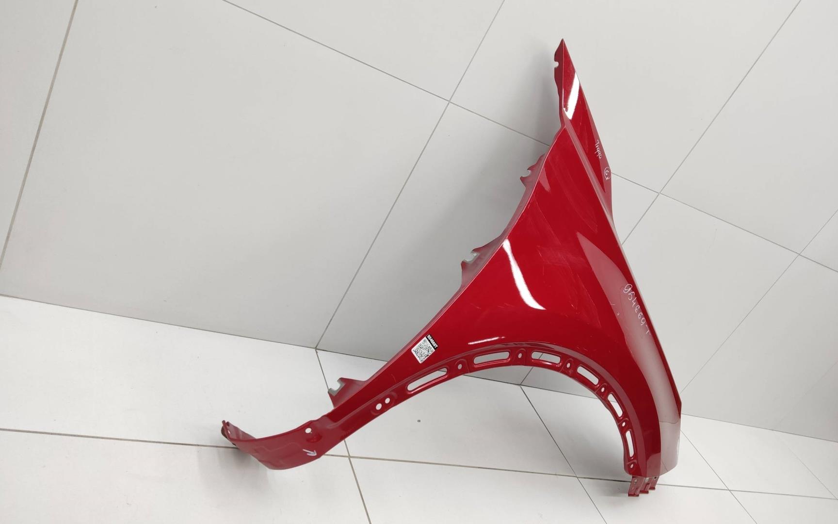 Крыло переднее правое