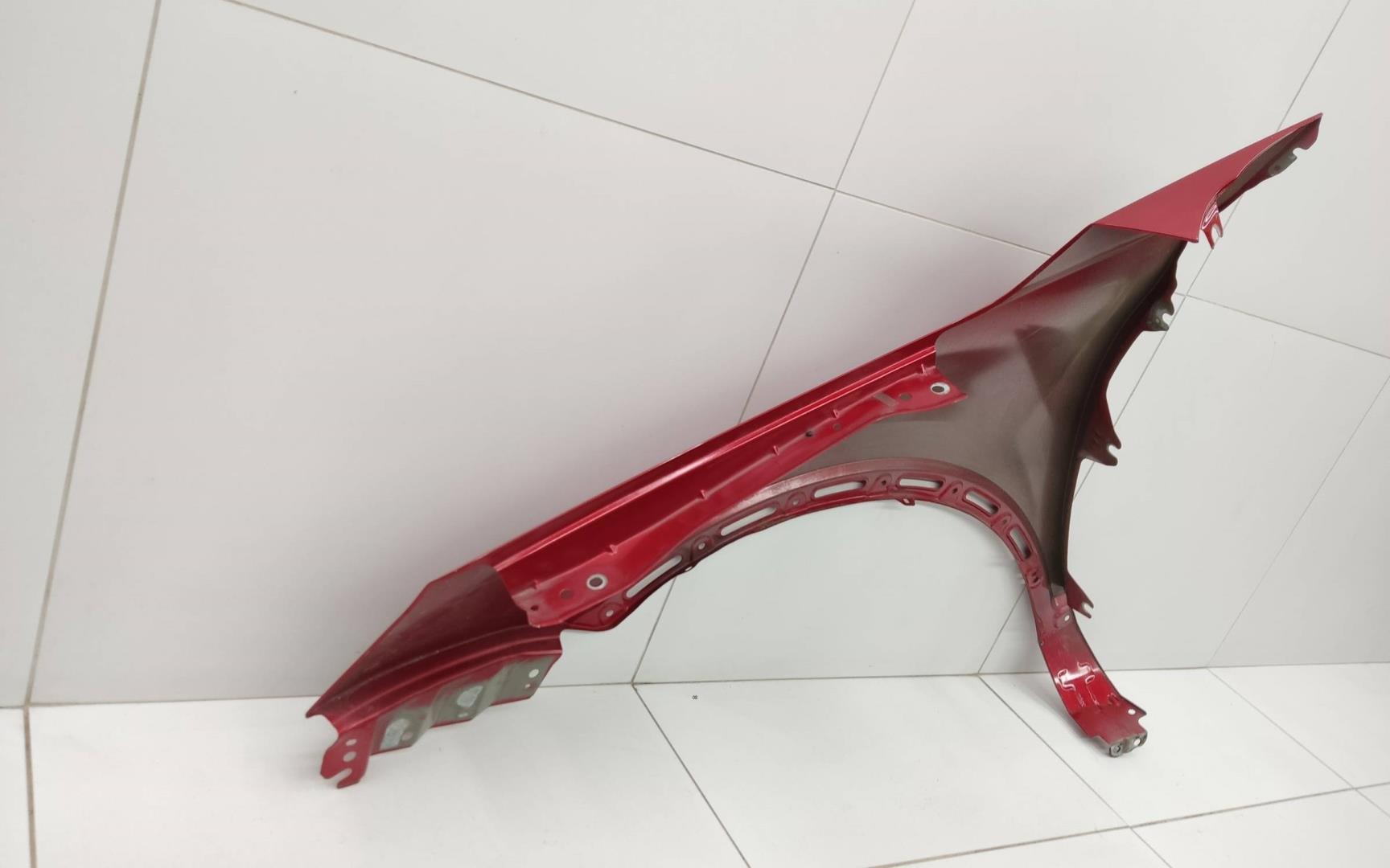 Крыло переднее правое