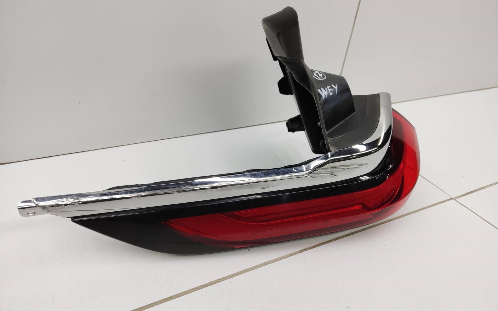 Фонарь задний наружный левый