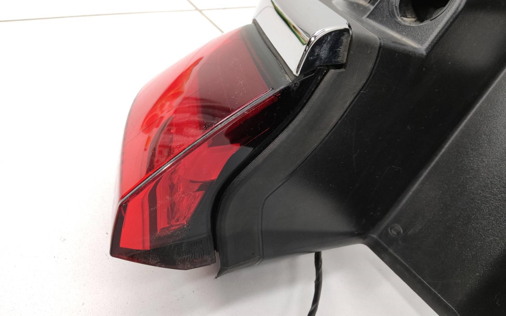 Фонарь задний наружный левый