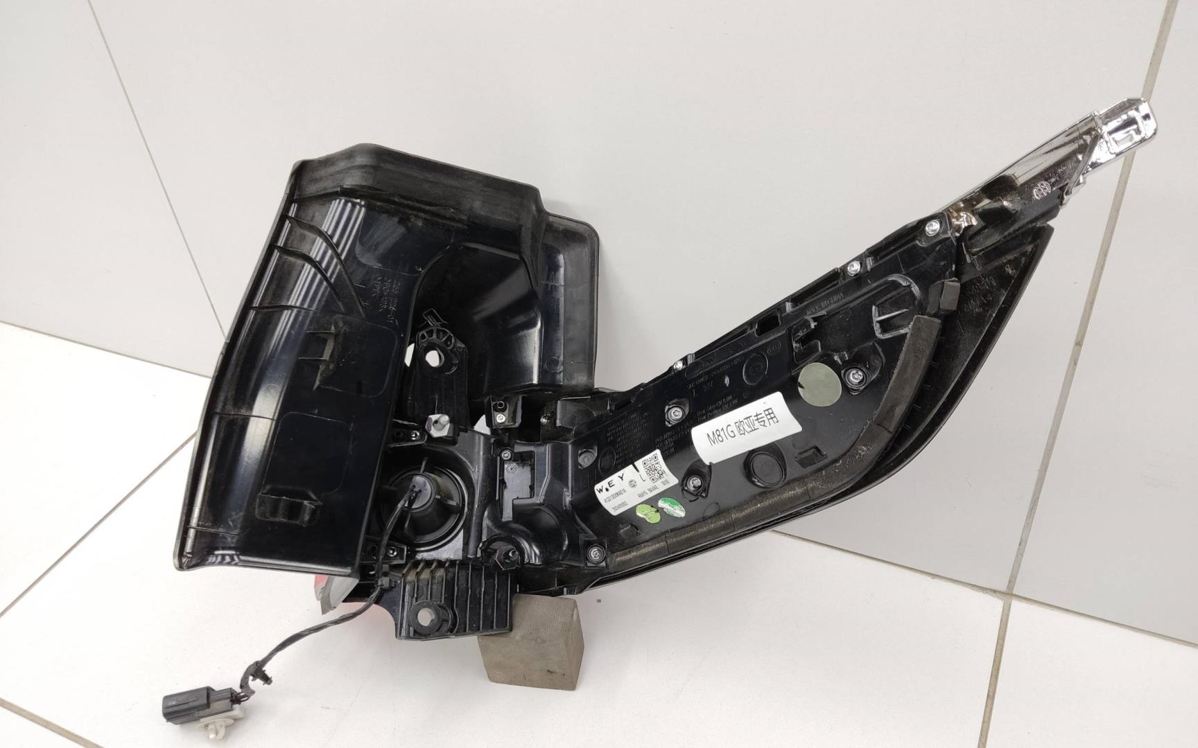 Фонарь задний наружный левый