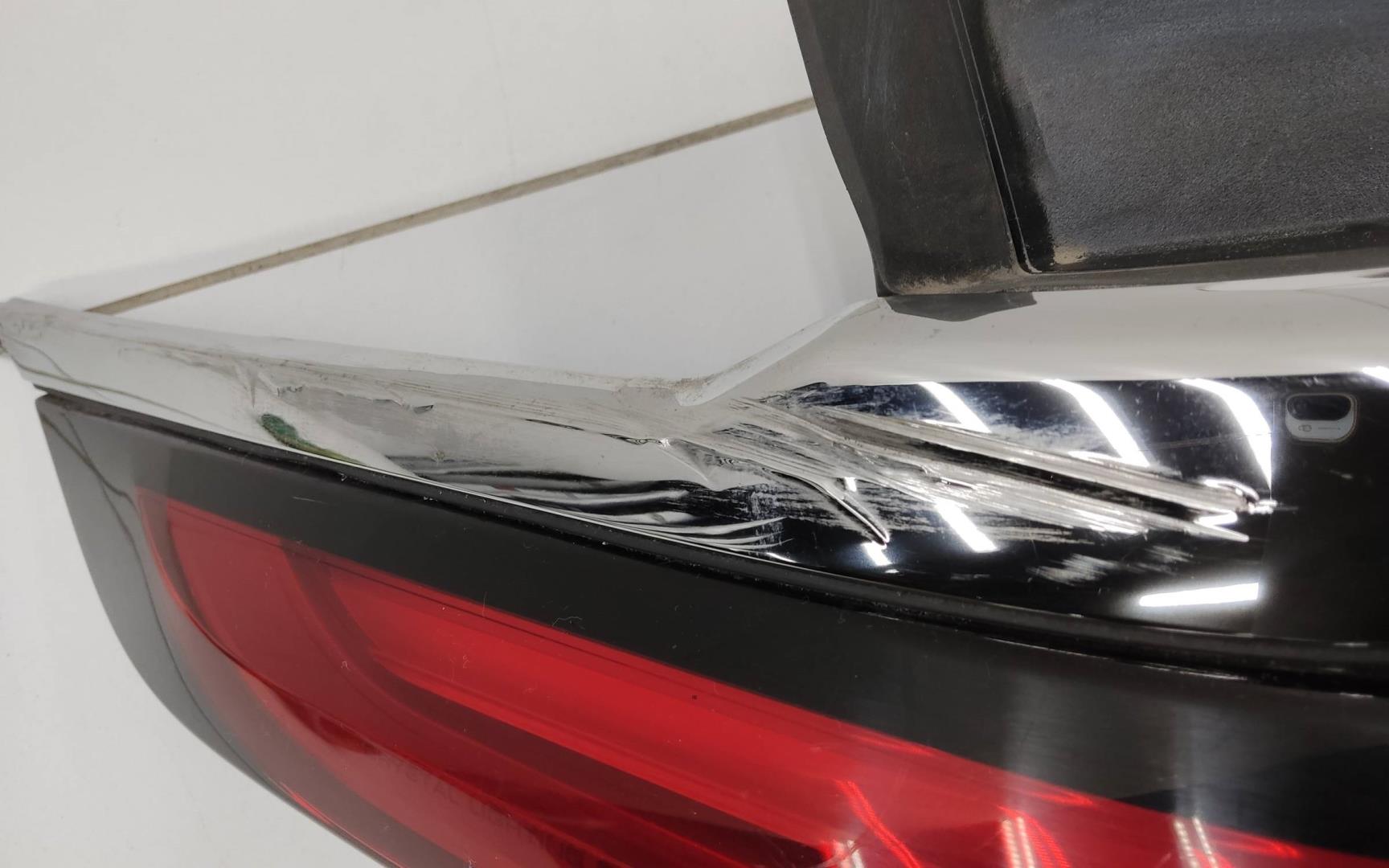 Фонарь задний наружный левый